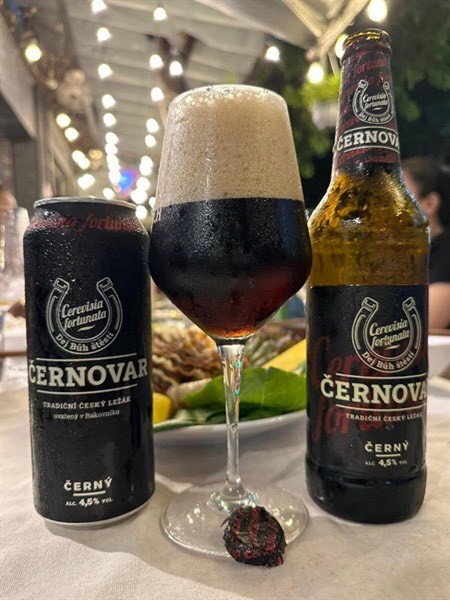 Bia Cernovar Premium Dark Lager,  bia đen lager truyền thống ấn tượng.